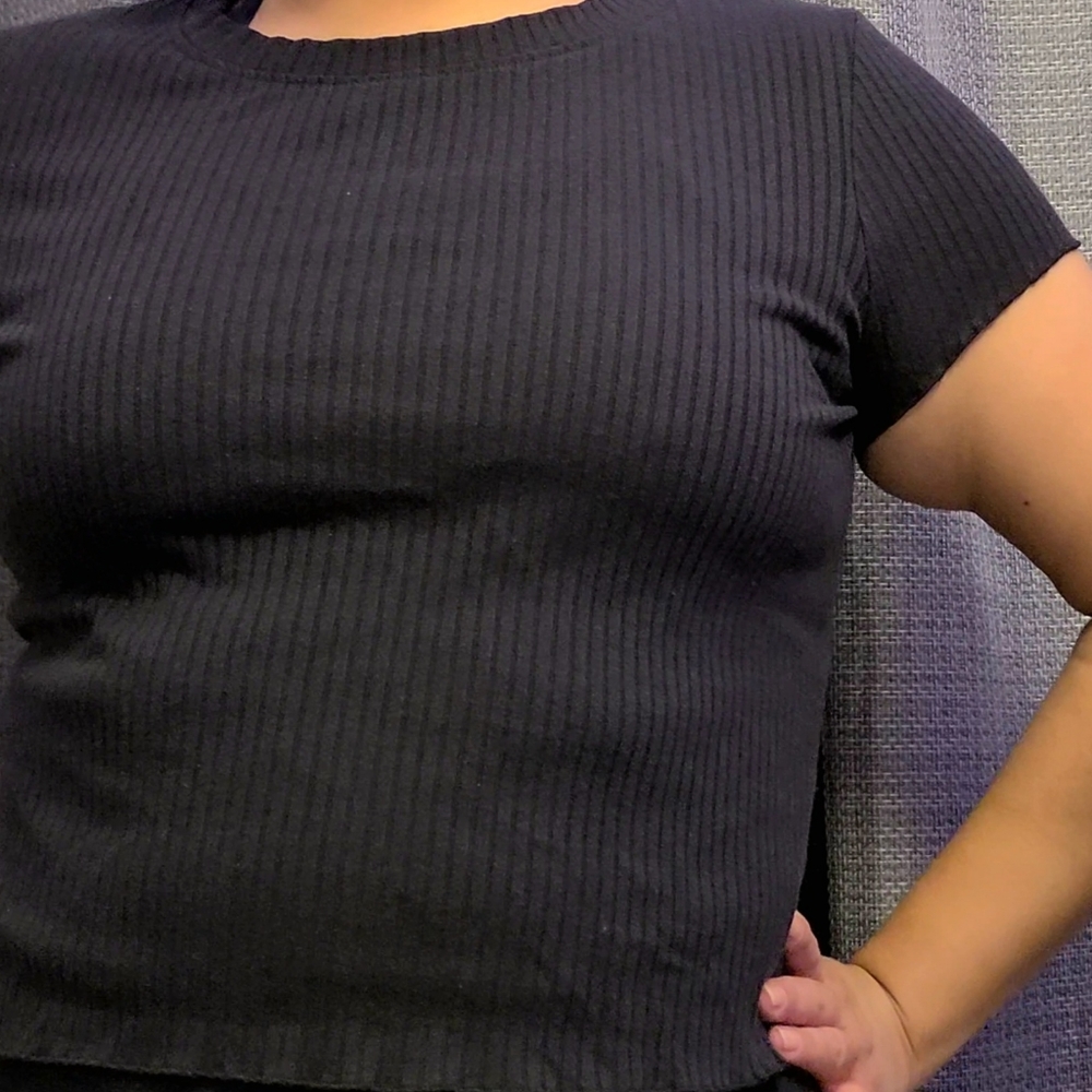 Black ribbed shirt